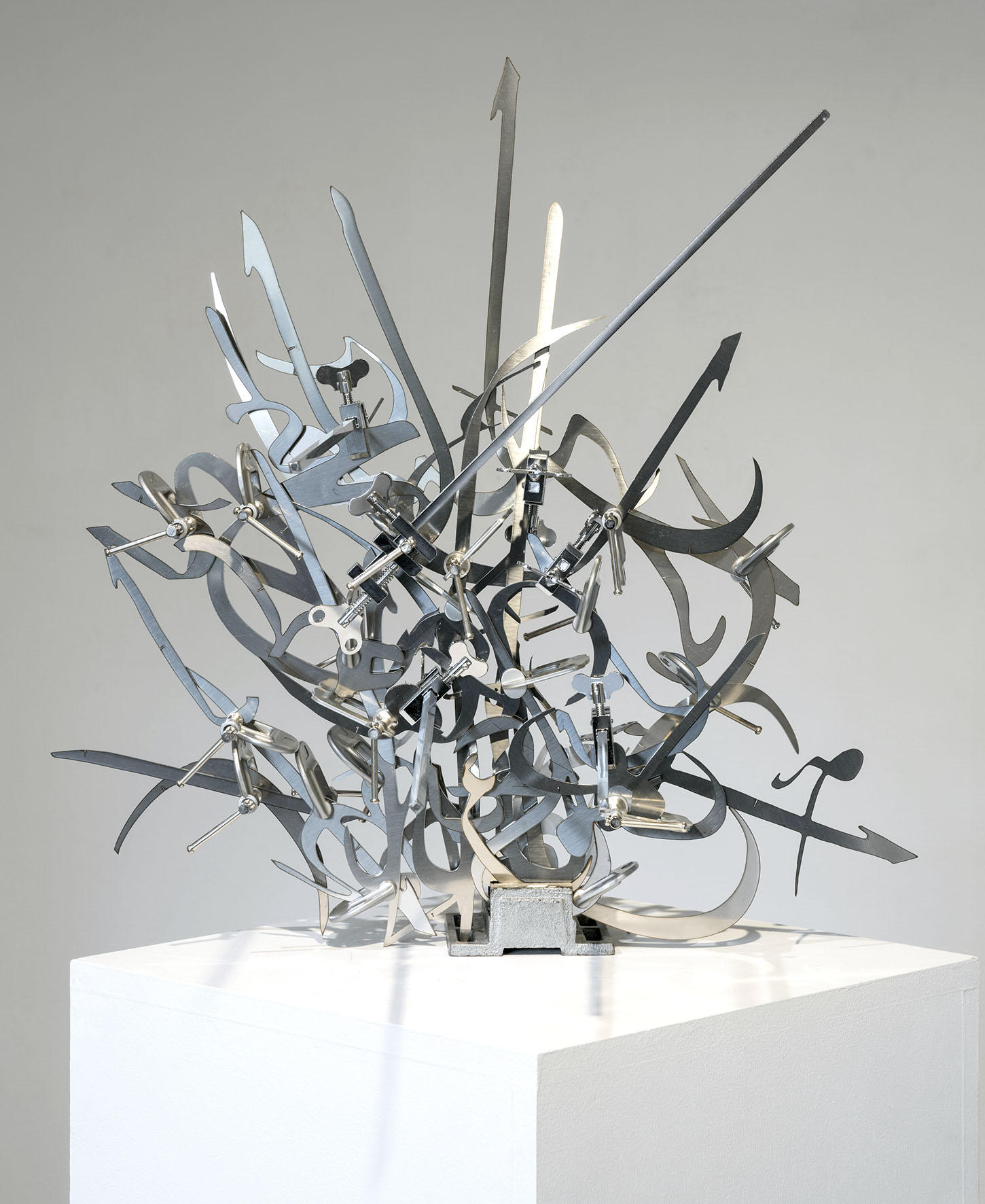 ムニール・ファトゥミ、生と死の対話を開くメッセージ｜アートフロント